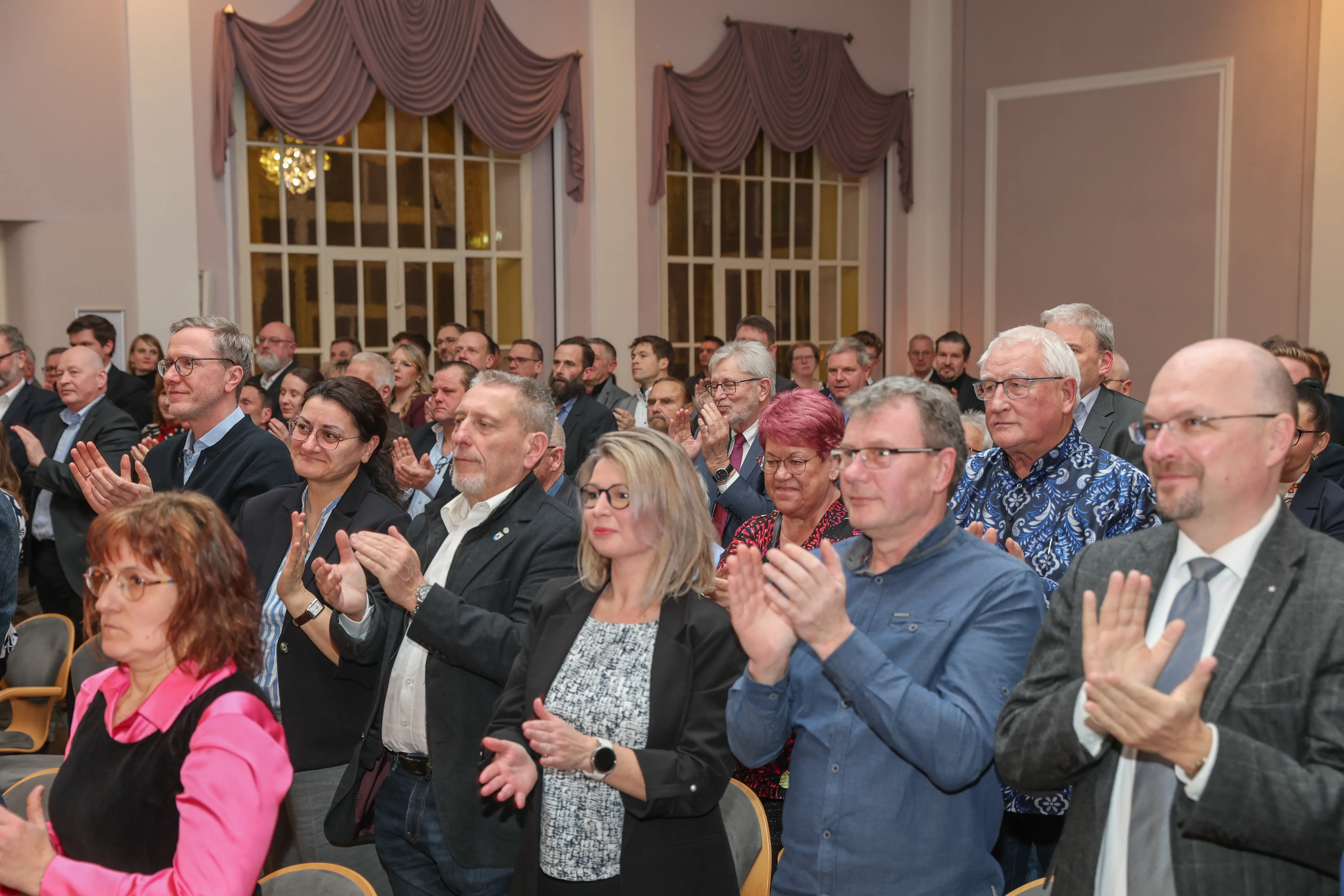 Applaus und Aufmerksamkeit im Saal